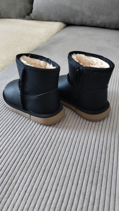 Продам детскую обувь