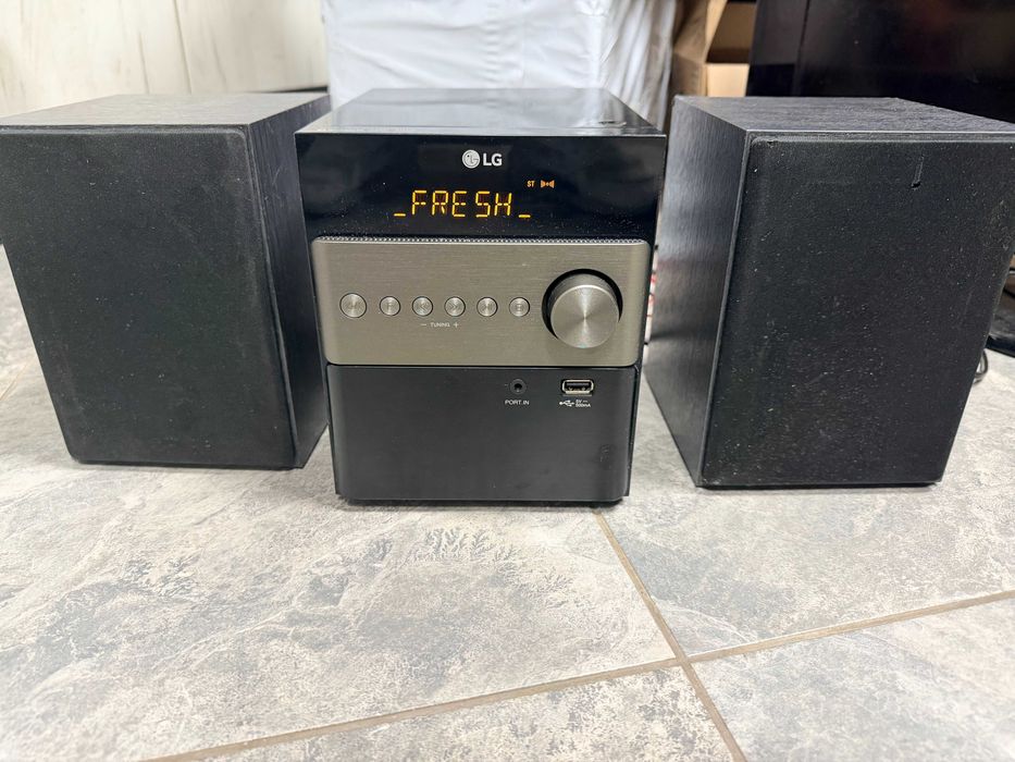 Аудио микросистема LG Micro Hi-Fi Audio System CM1560 Player,FM,USB,AUX,Bluetooth