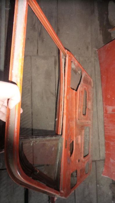 переднюю дверь на Москвич 412