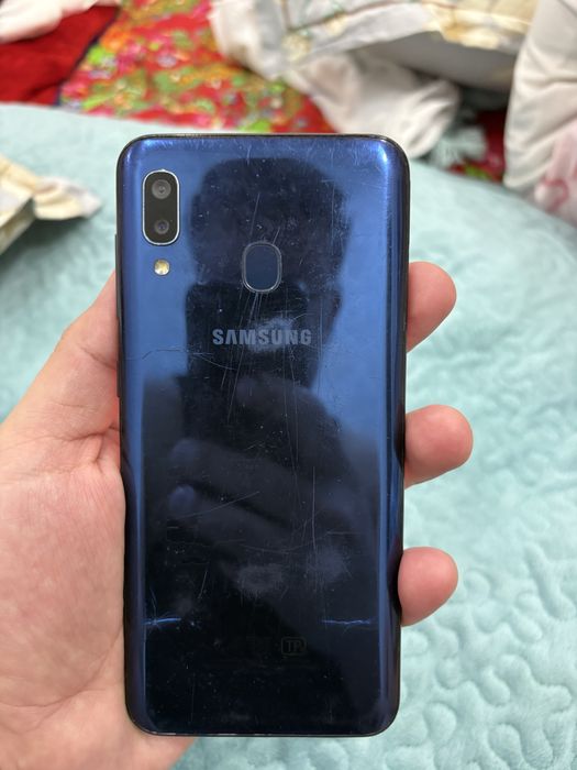 Samsung A20 в хорошем состояний