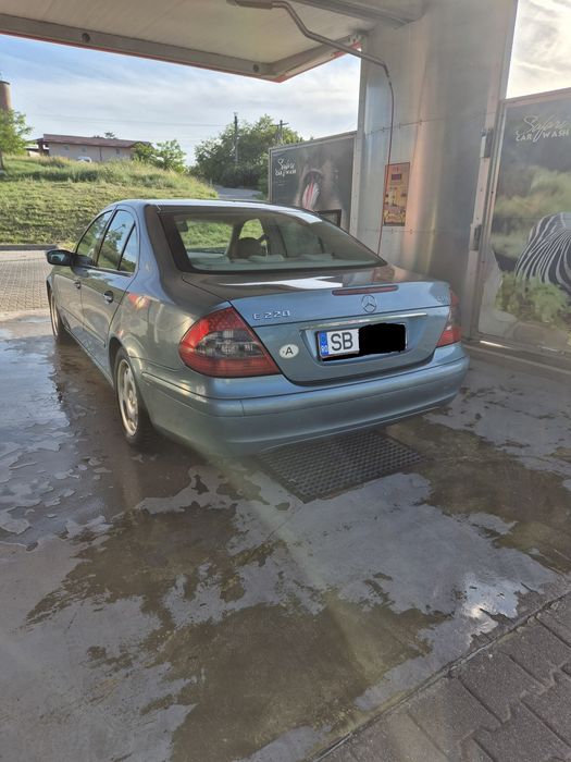 Mercedes E220 w211