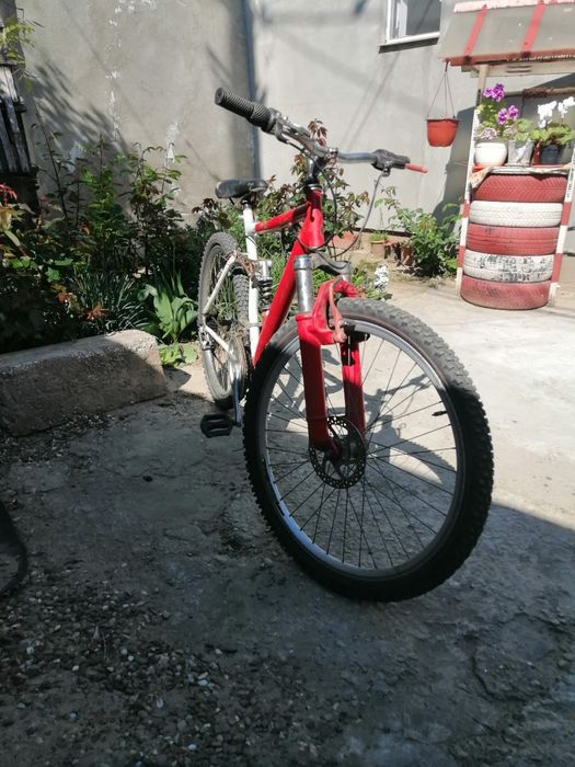 Vând Bicicletă MTB Full Suspension – Gata de Aventură!