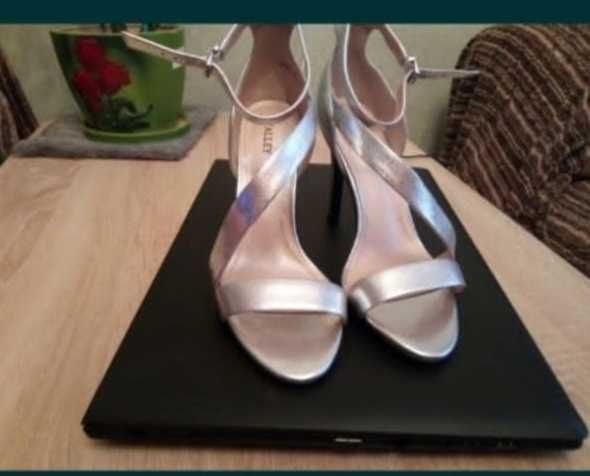 Босоножки женские