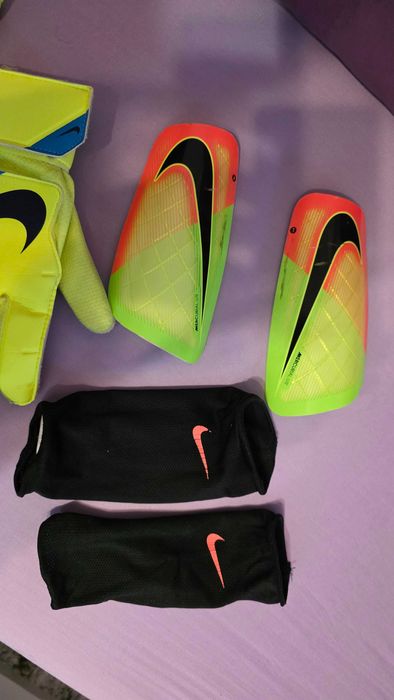 Футболни Nike ръкавици и кори, оригинални