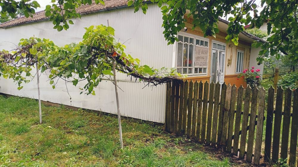 Vând casa în Lișna  jud. BT