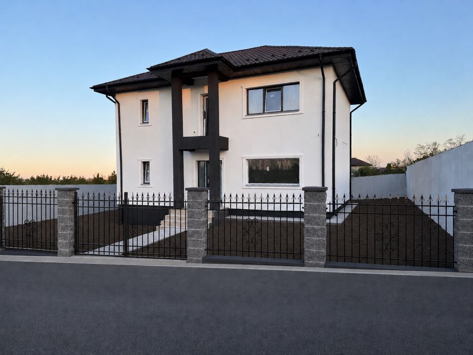 Casa parter+etaj+beci ,550 mp teren, 128 mp utili