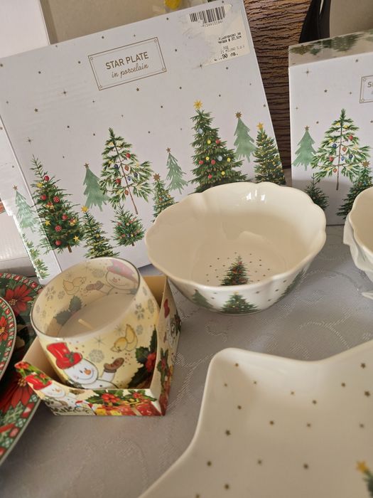 Коледен сет от 2 купички, 2 чинии, свещичка и поставка