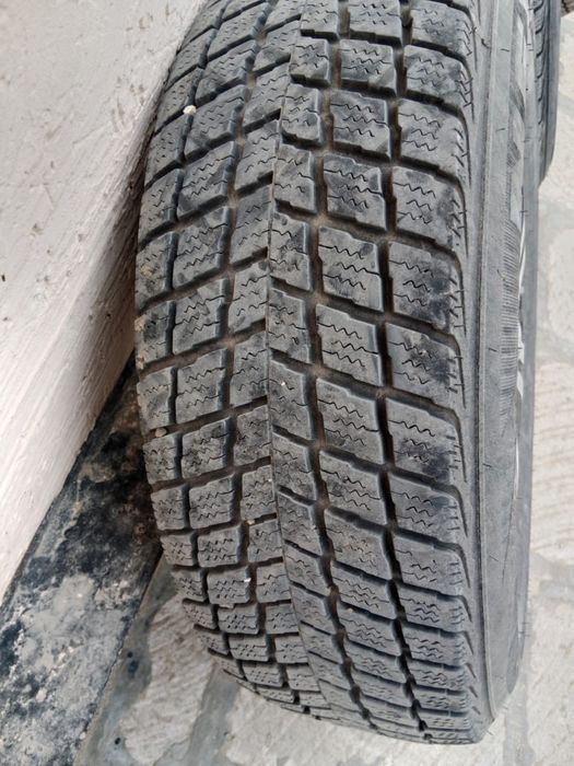 Покрышка Размері 215/70 R 16.