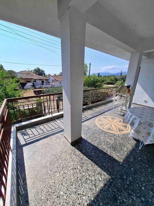 Продава триетажна къща 250 м2 и двор 400 м2 в Аспровалта, Гърция