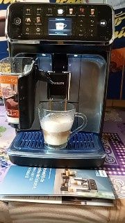 Expresor cafea Philips Latte Go 5500 ca nou, cană noua.