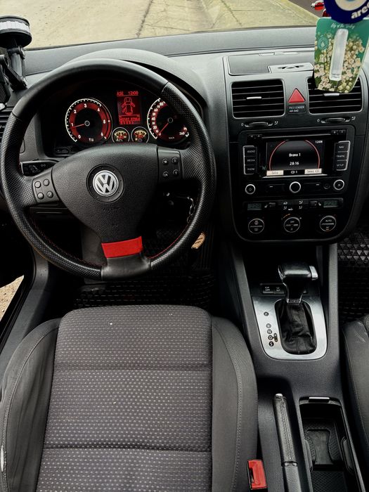 Golf V îngrijit an 2008