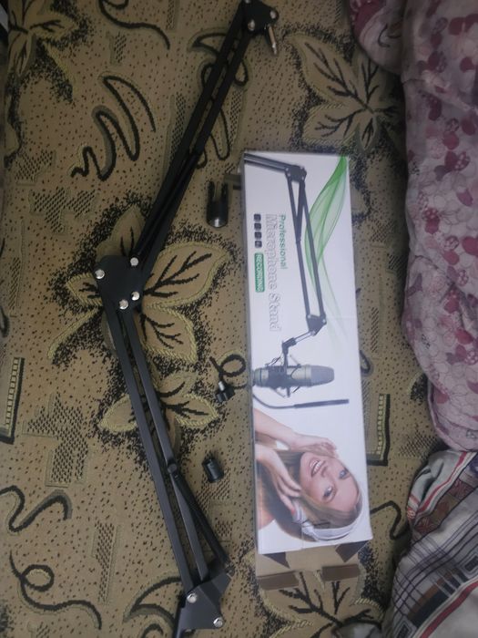 Микрофонная стойка черная