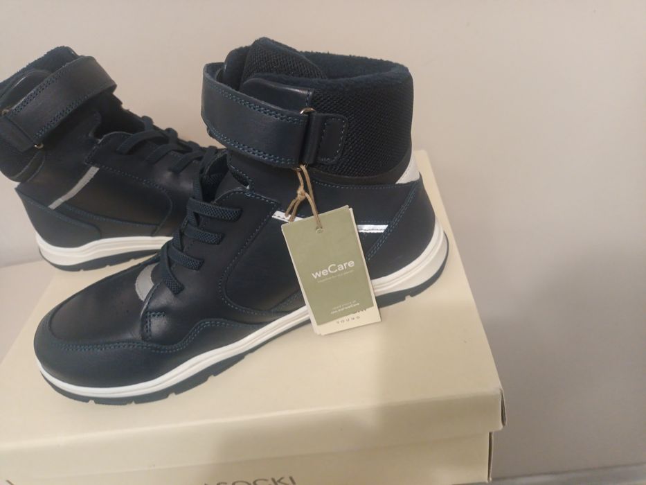 Продавам нови детски боти за момче