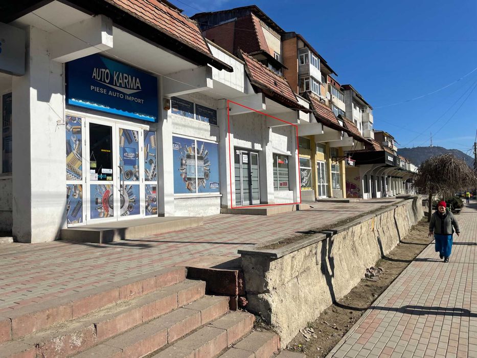 Inchiriez spatiu comercial B-dul Decebal Piatra Neamt 186mp