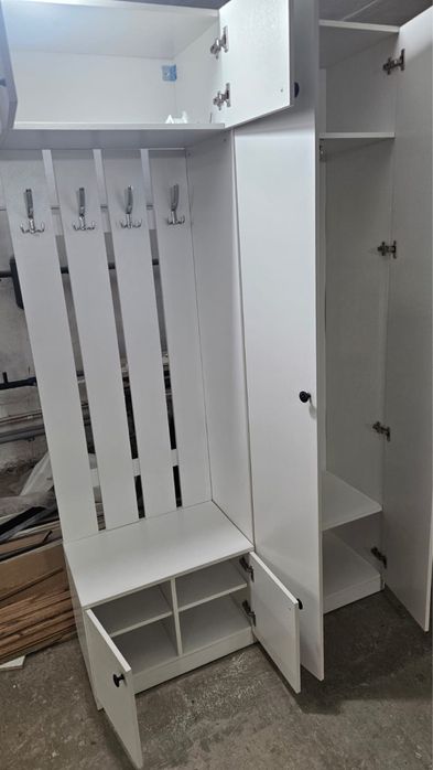 Прихожая продам.