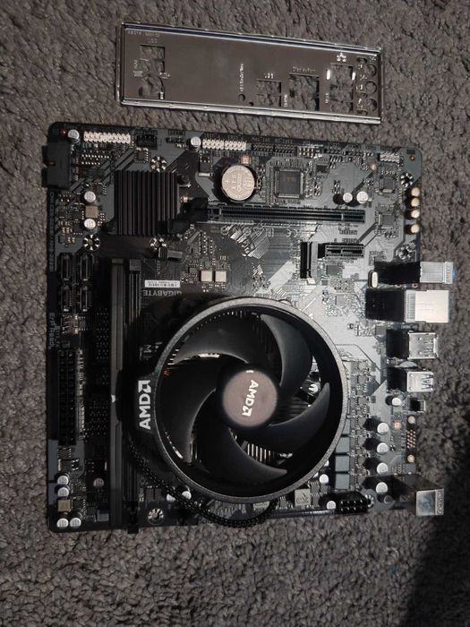 GIGABYTE A620M H socket AM5 + Ryzen 5 8400F 6-Core 4.2GHz + 16GB DDR5 6000MHZ