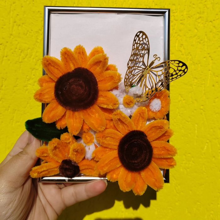 Tablou handmade din sârmă plusata.