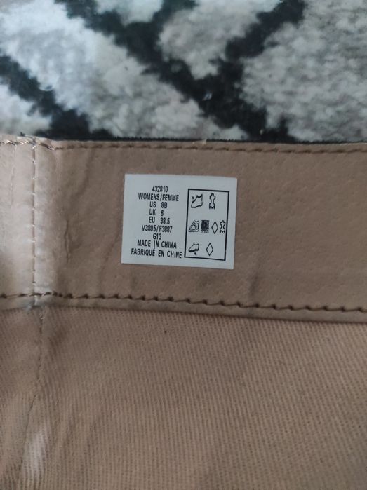 Дамски чизми/ и боти на платформа