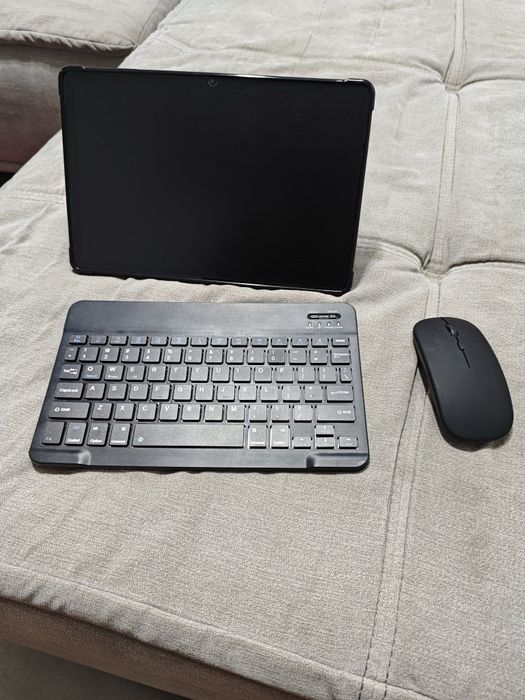 Vând tableta Panco P10, ROM: 1 TB, RAM: 16GB, Cu tastatura și Mouse