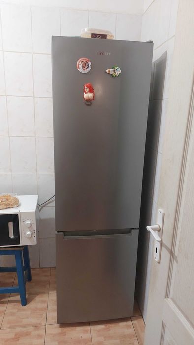 Închiriez o cameră într-un apartament cu 3 camere