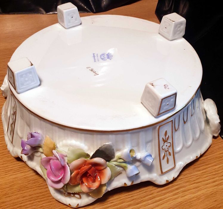 Fructiere din portelan