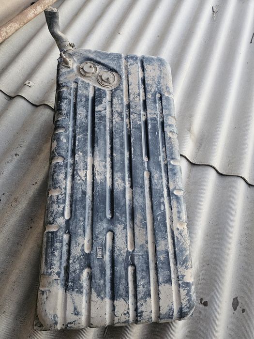 Бак бензин ва бошқа нарса солиш учун