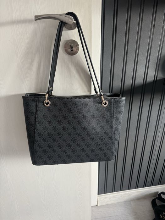 Дамска чанта guess