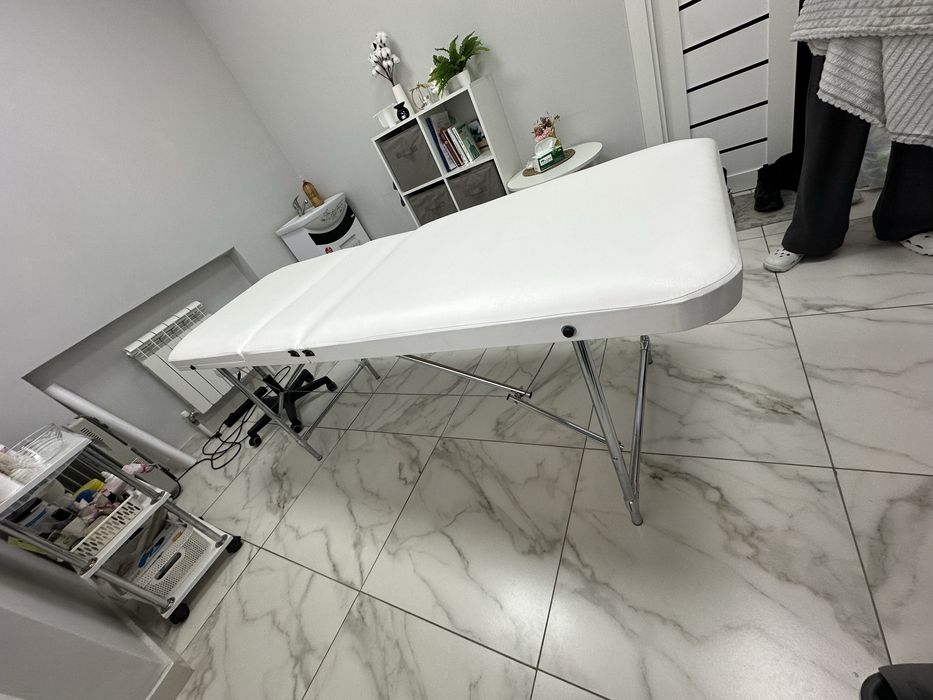 Продам Кушетку белого цвета