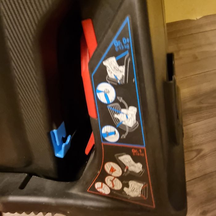 Продам детское авто кресло Cicco