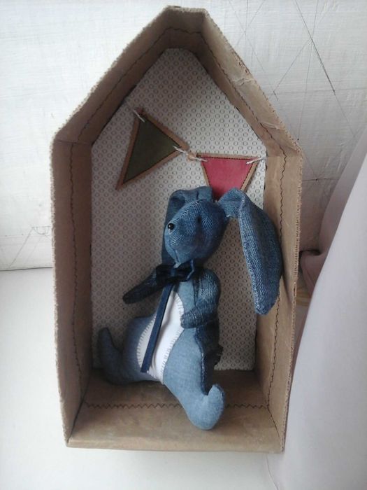 Зайка-тильда в домике