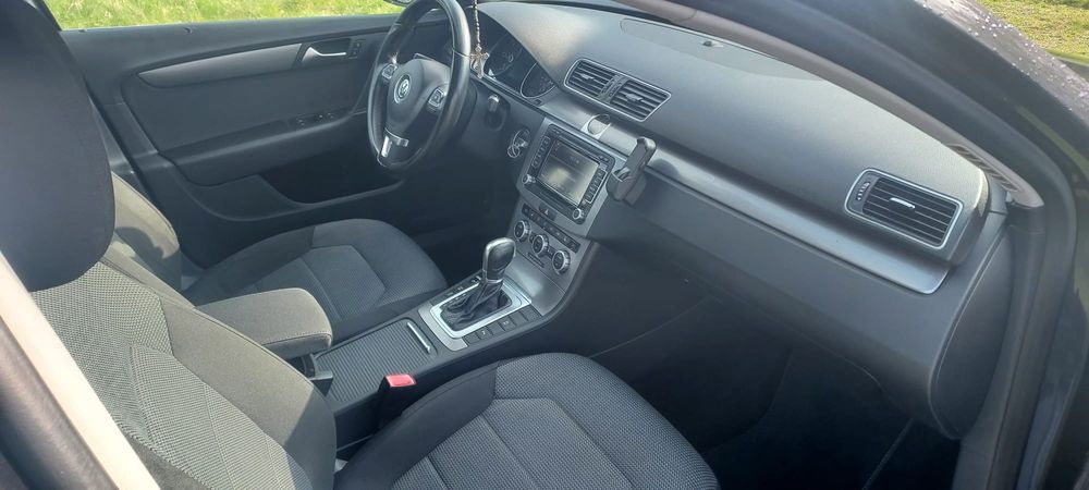 WwPasat  b7              
2014 diesel  euro5
Cutie automata, geamuri electrice, inchidere centralizata, volan piele cu padele,
H