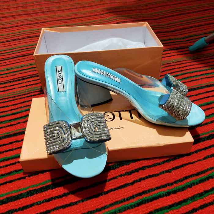 Платье Max Mara джинсы Pull bear, Colin's, рубашки и платья