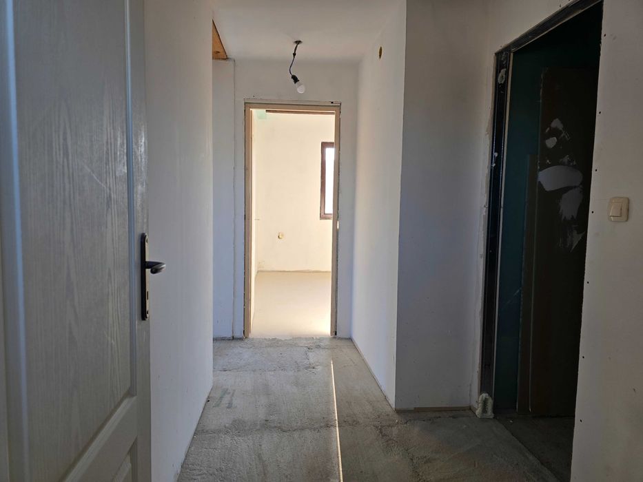 Реновирана къща с  голям двор в  с. Kъпиново / Велико Търново