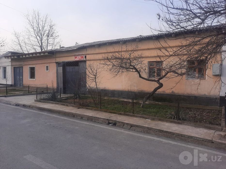 12 sotix uy 4 ta hoʻjalik yashaydi 4 ta uy solingan hujjatlari bor ham