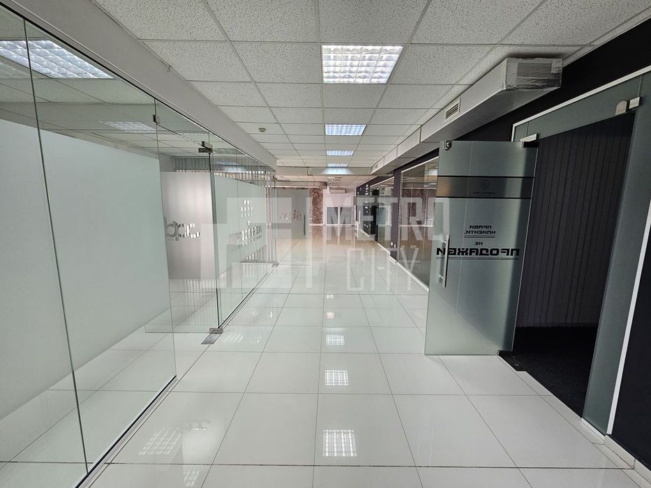 Дава се под наем Офис в София, Младост 3 - 418 кв.м за 3672 € - Снимка #1