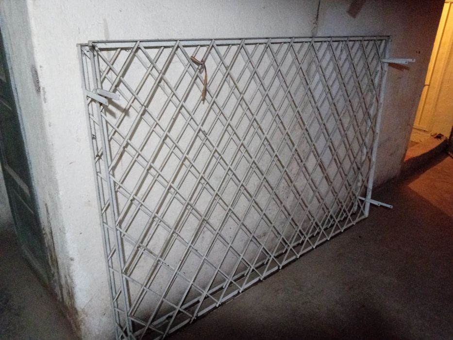 Grilaj metalic fereastra fier forjat Lung.2.10,lățime 1.20 2 bucati