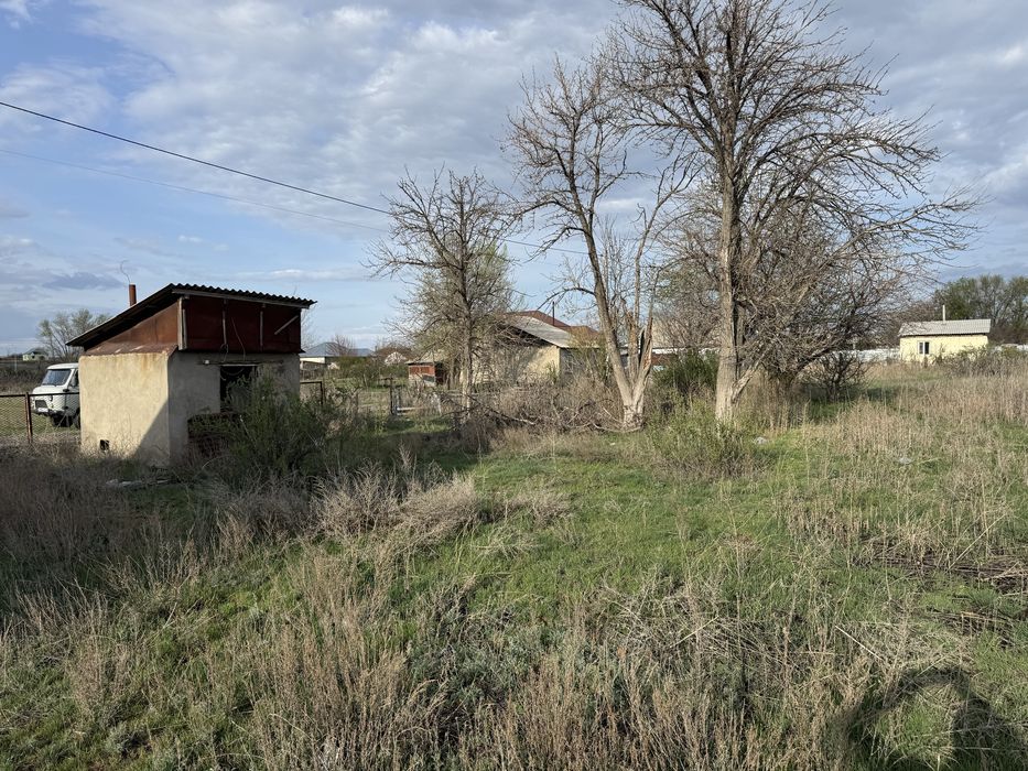 Продам землю участок и дом