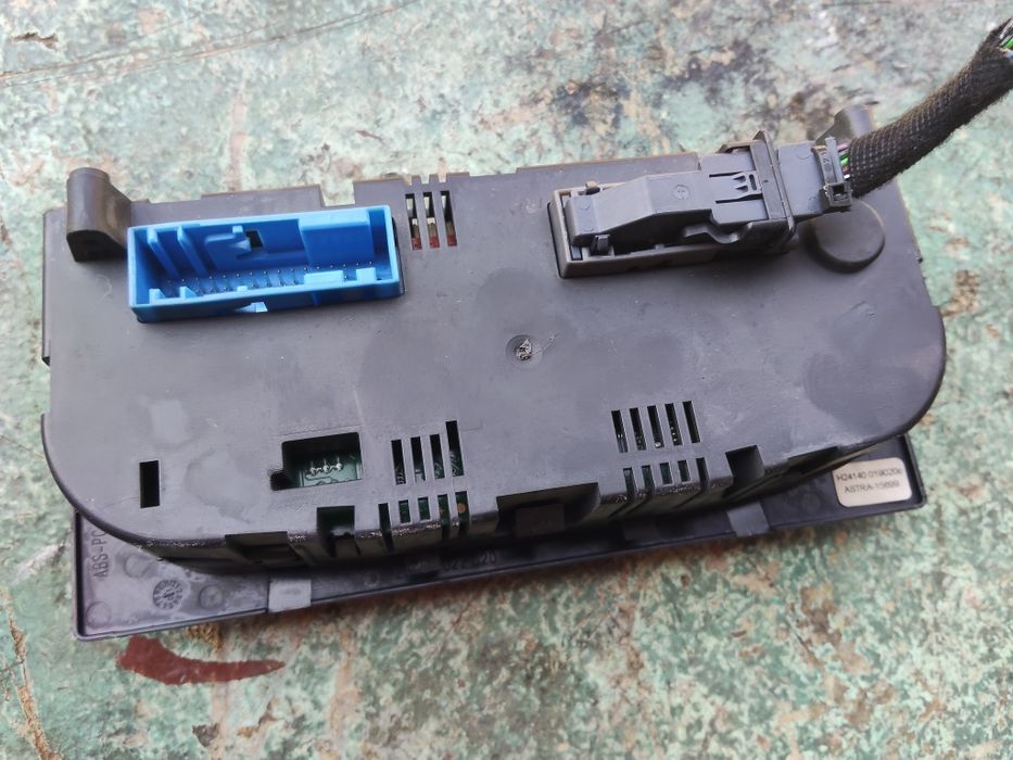 Vând casetofon de mașină plus alte elemente