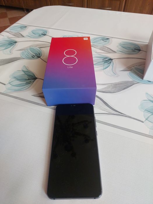 Mi 8 lite 4 GB RAM 64 GB ROM