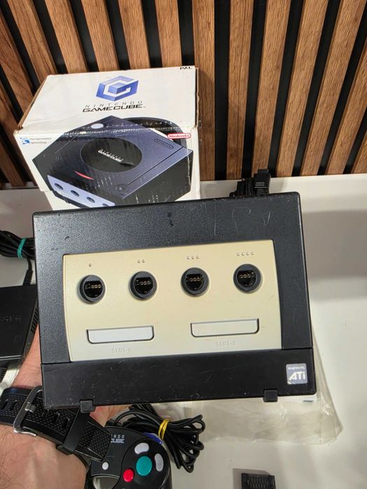 Nintendo Gamecube negru complet la cutie PAL (Europa)