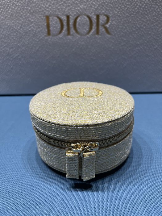 Cutie pentru bijuterii Christian Dior.