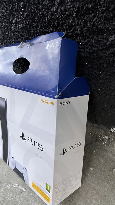 Cutie pentru  PS 5