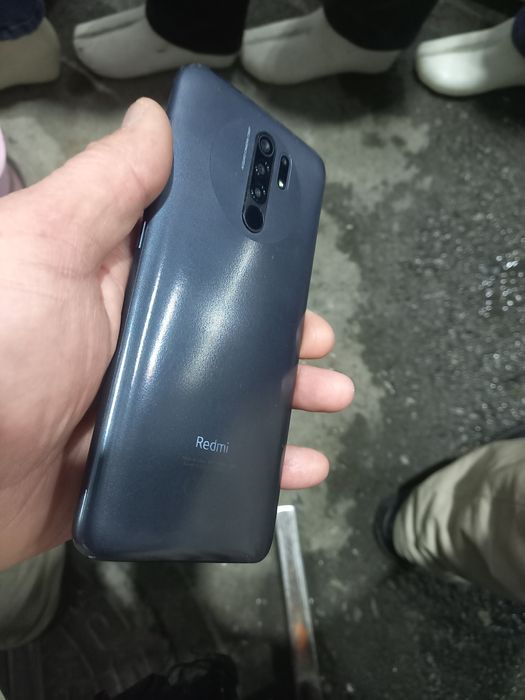 Redmi 9 holati yahshi aybi yo'q 32GB hotira 2 sim karta imeyka bo'gan.