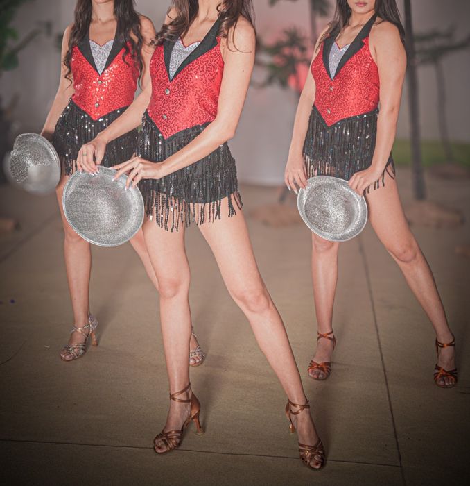 Vând Costume de dans