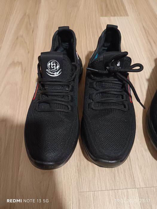 Adidași cu fier în bot