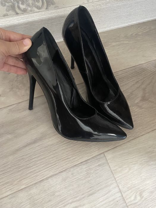 Туфли сатылады , таза