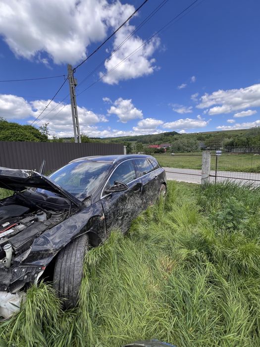 Vand opel insignia pentru piese