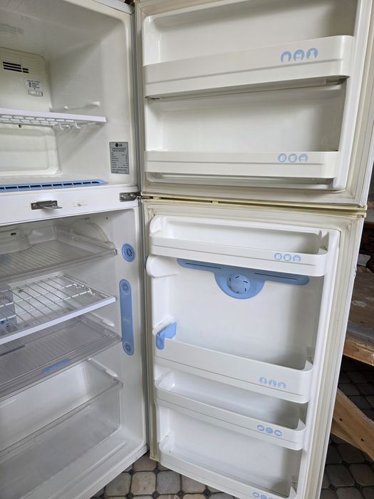 Продам LG холодильник