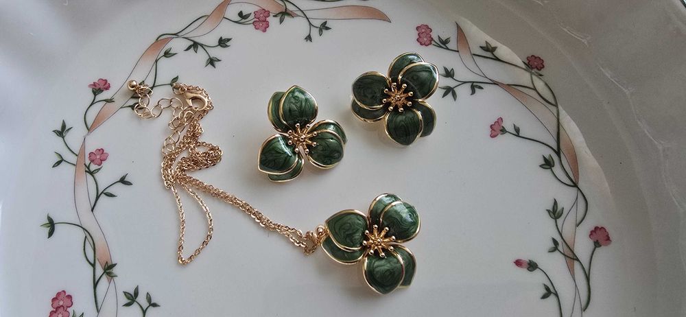 Разкошен комплект колие с обеци, емайл.