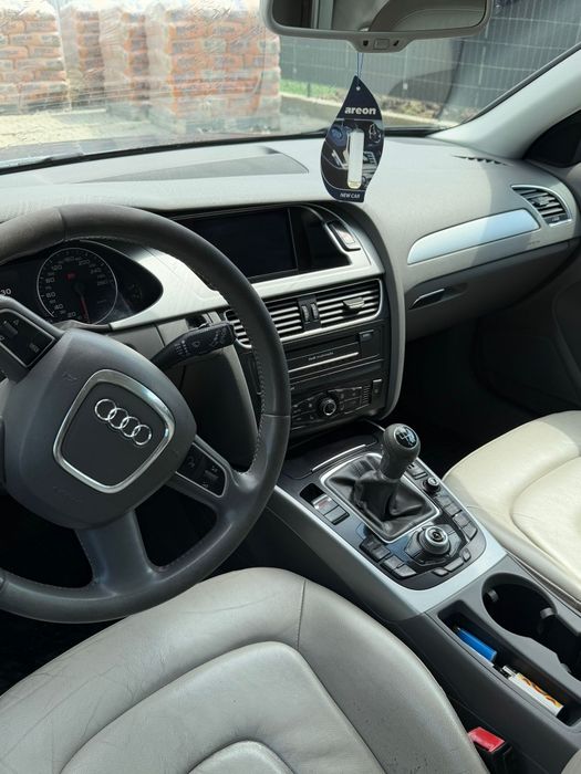 Vind audi a4b8  din 2010